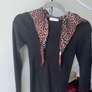 Black Ribbed Long-Sleeve Sweater with Leopard-Print Scarf Collar